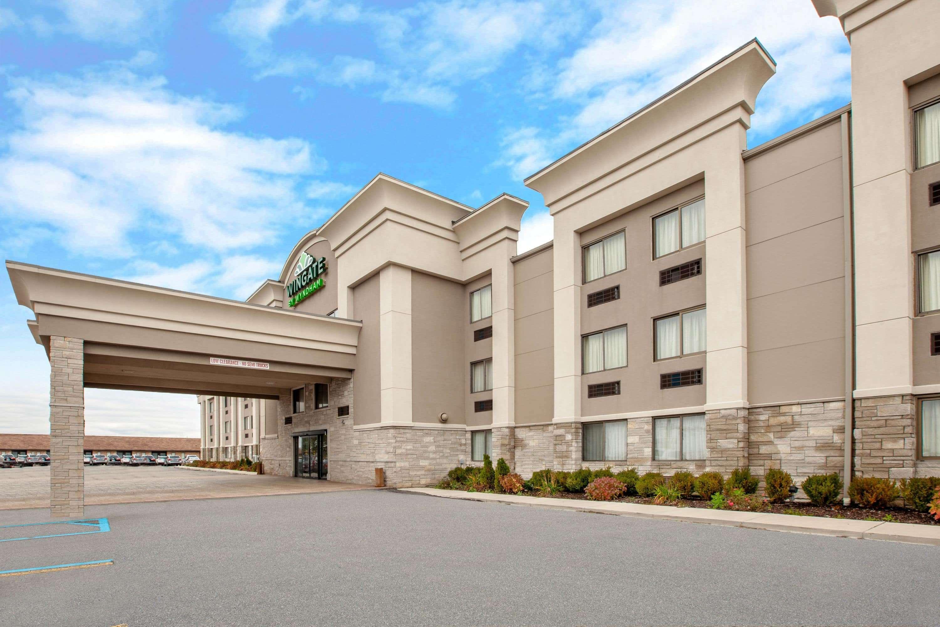 Wingate By Wyndham Detroit Metro Airport Hotel Romulus Exterior photo