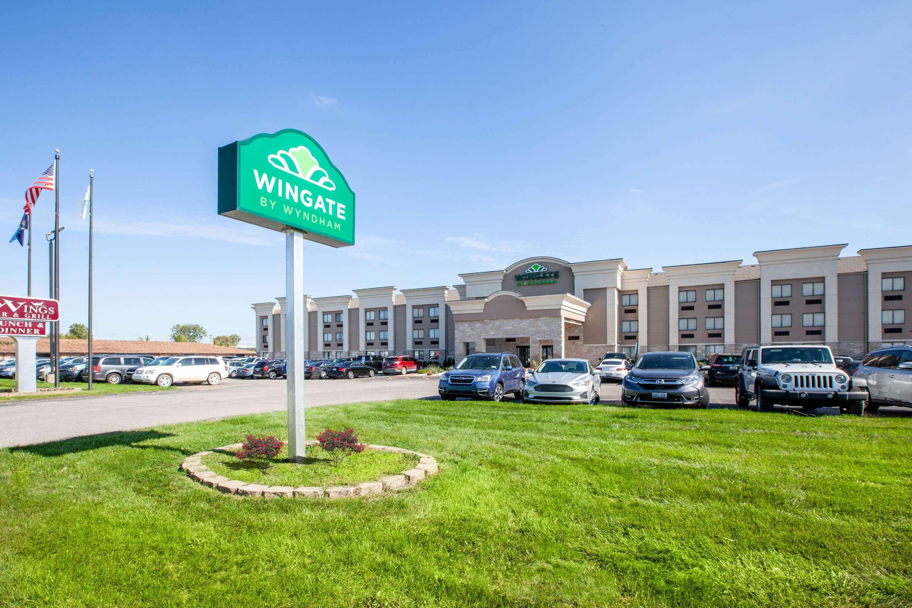 Wingate By Wyndham Detroit Metro Airport Hotel Romulus Exterior photo