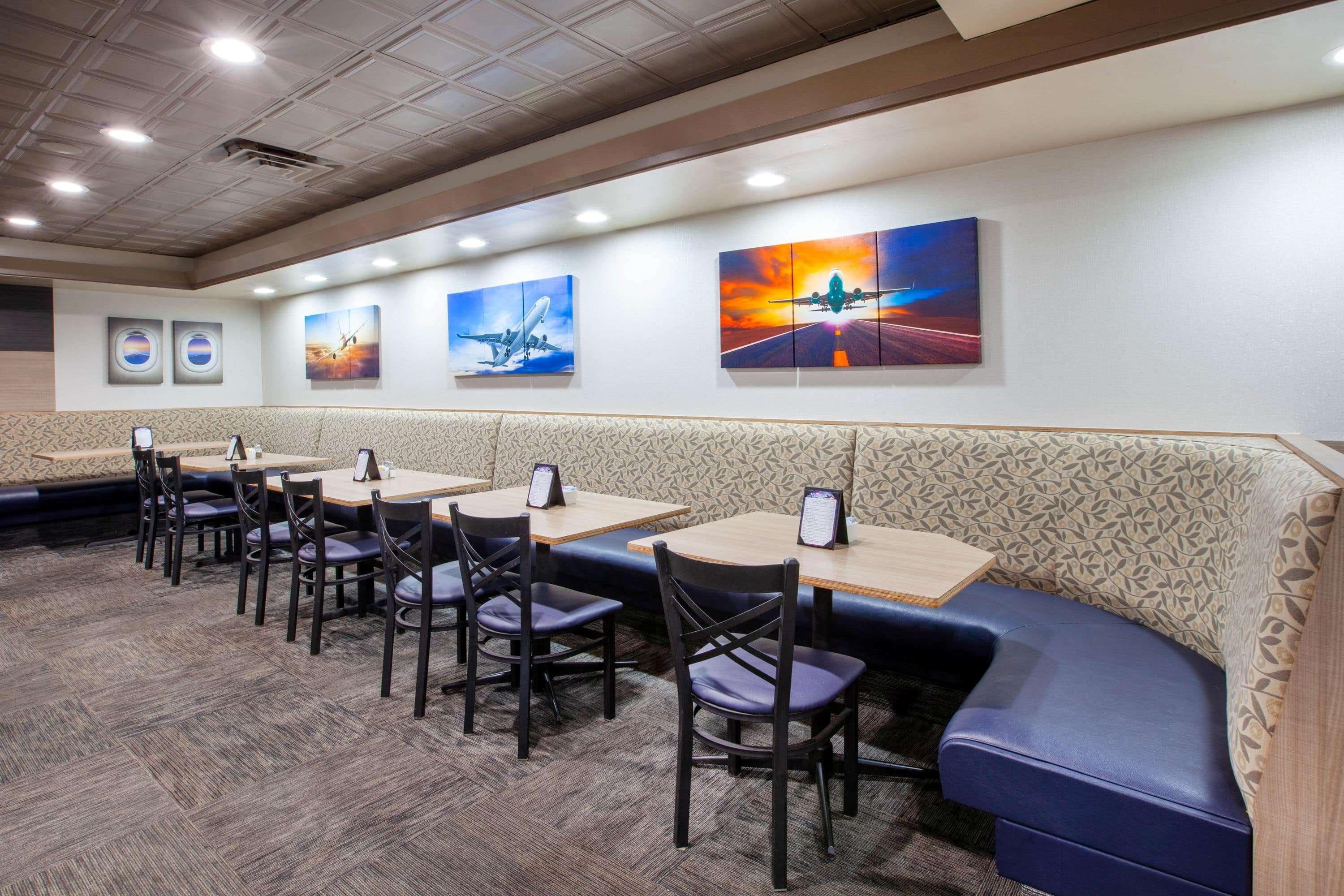 Wingate By Wyndham Detroit Metro Airport Hotel Romulus Exterior photo